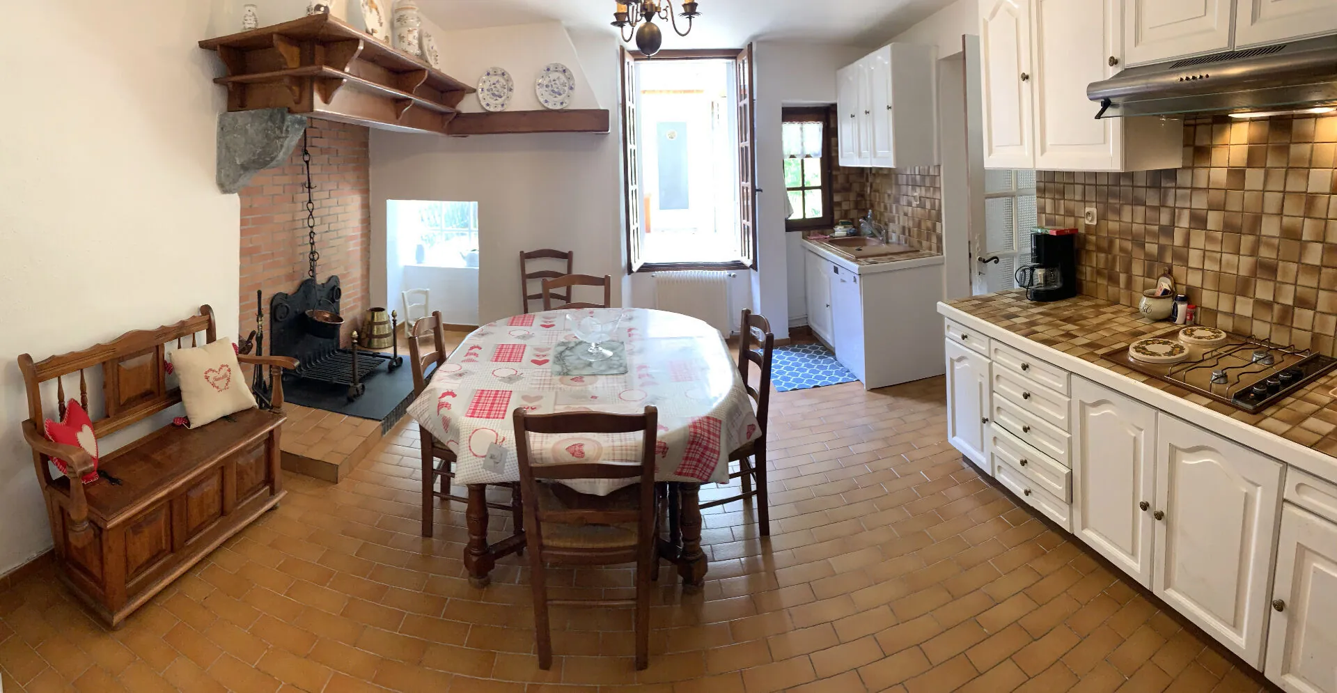 Maison de ville authentique à Izeste avec jardin et vue sur espace vert 