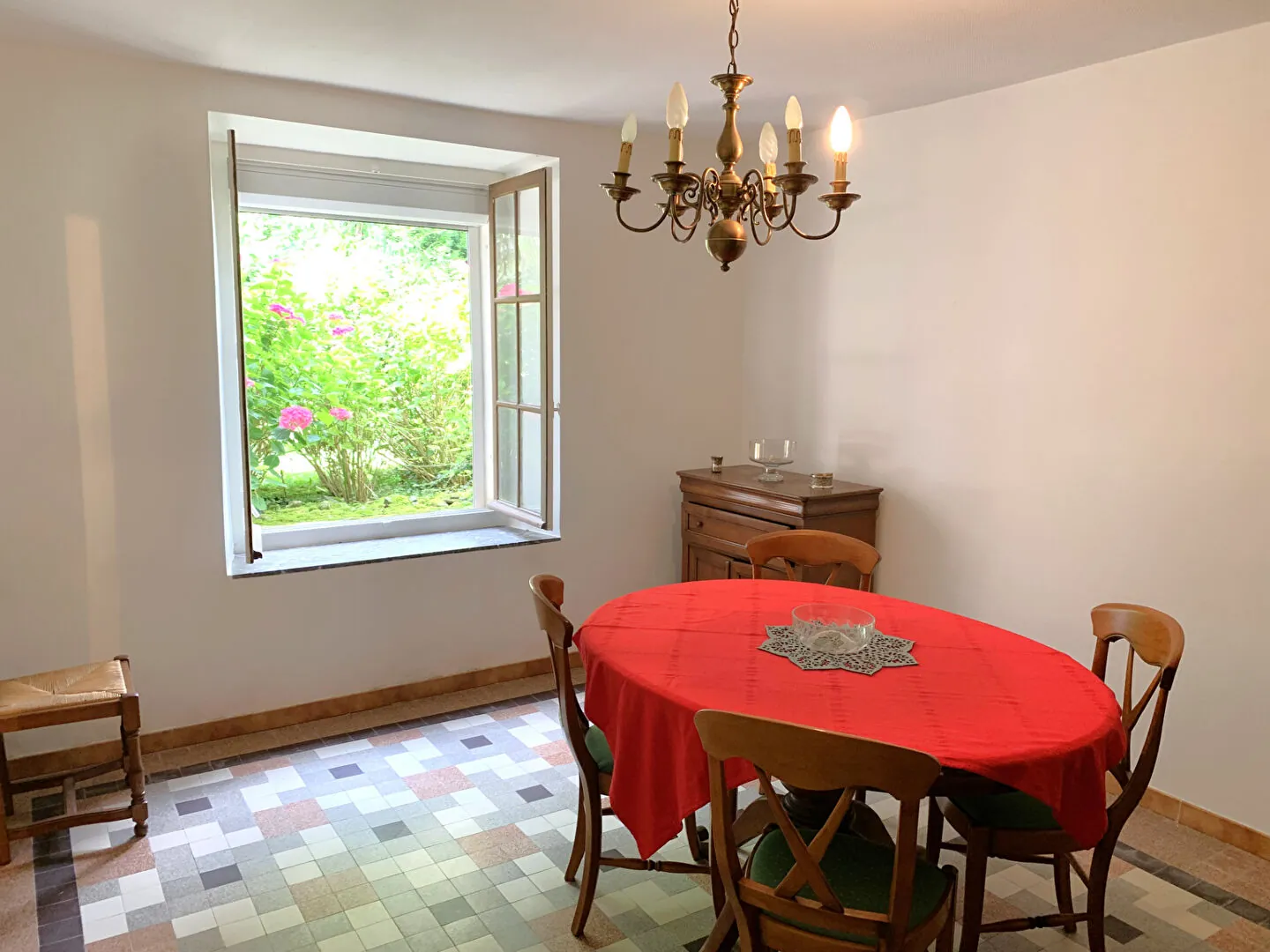 Maison de ville authentique à Izeste avec jardin et vue sur espace vert 