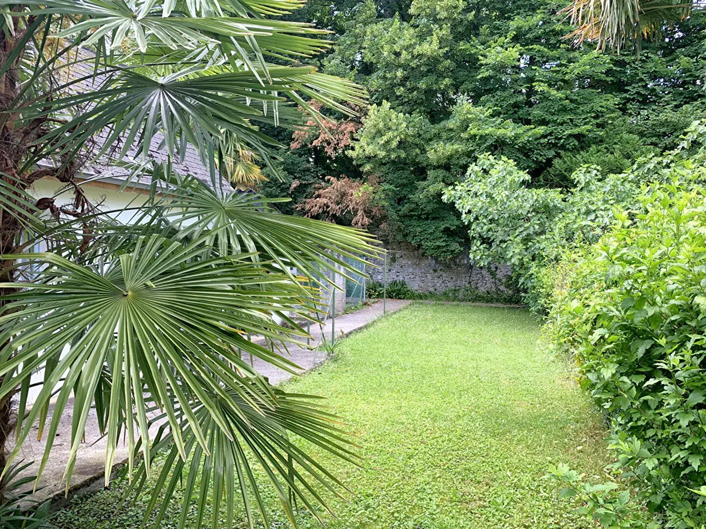 Maison de ville authentique à Izeste avec jardin et vue sur espace vert 
