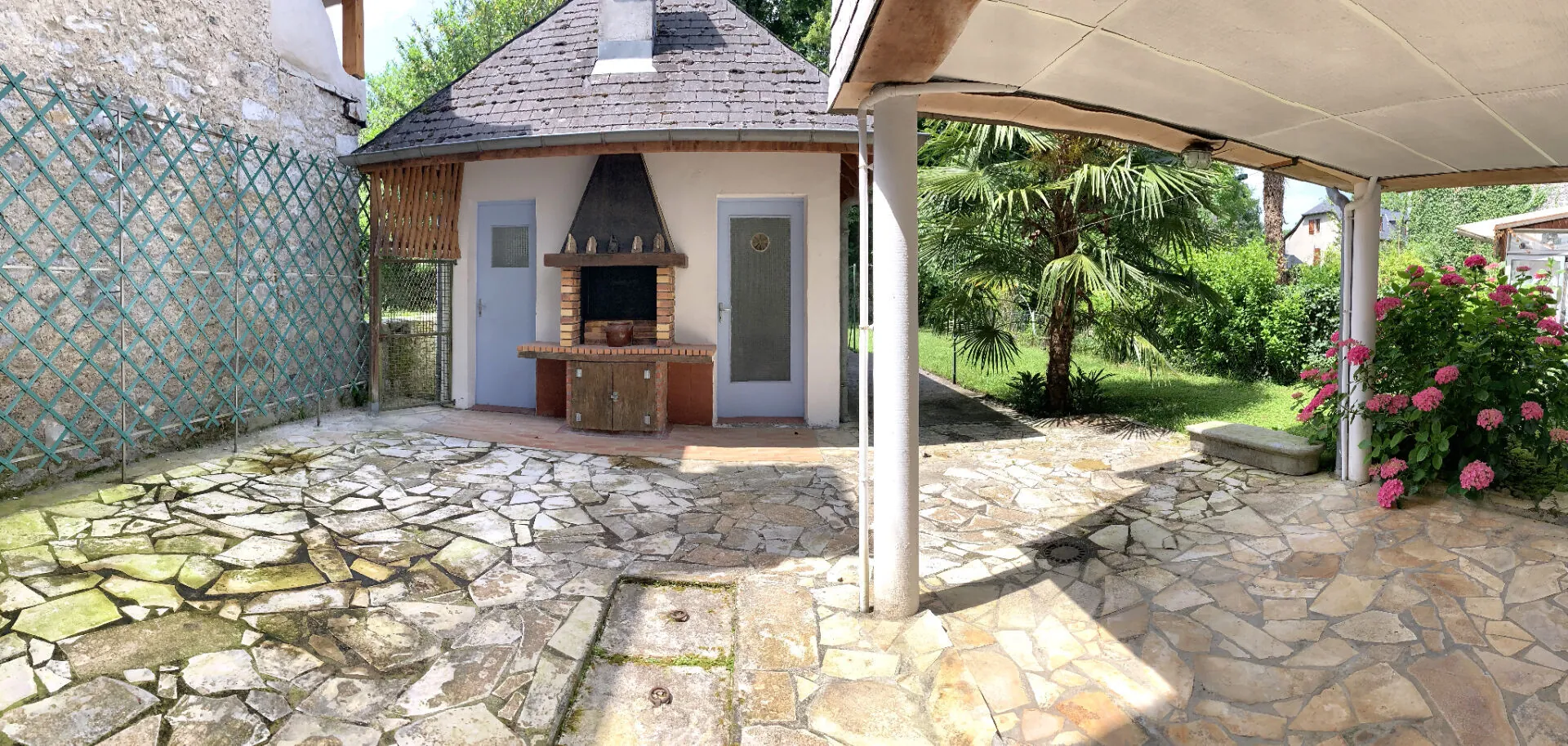 Maison de ville authentique à Izeste avec jardin et vue sur espace vert 