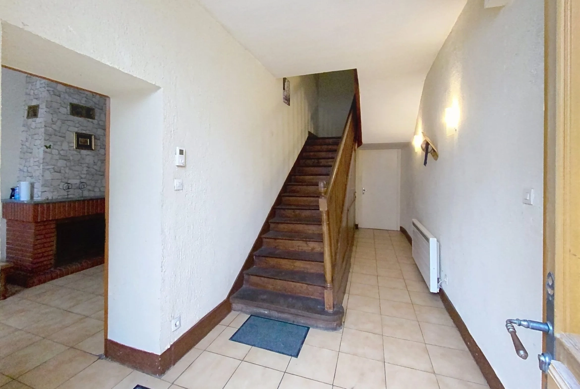 Maison à vendre à Saint-Benoît-de-Carmaux, 100 m² avec jardin et terrasse 