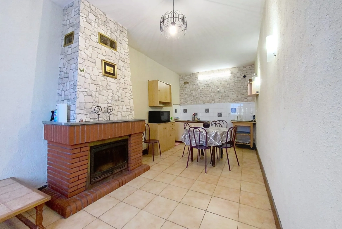 Maison à vendre à Saint-Benoît-de-Carmaux, 100 m² avec jardin et terrasse 