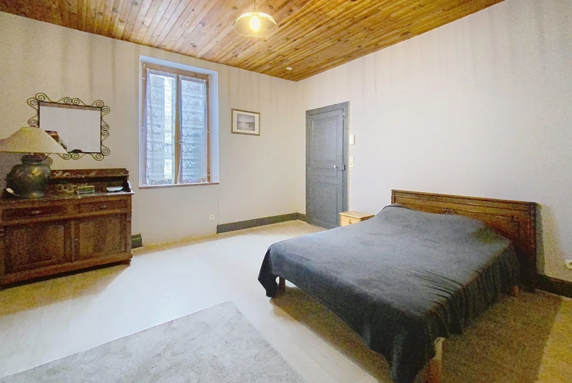 Maison à vendre à Saint-Benoît-de-Carmaux, 100 m² avec jardin et terrasse 