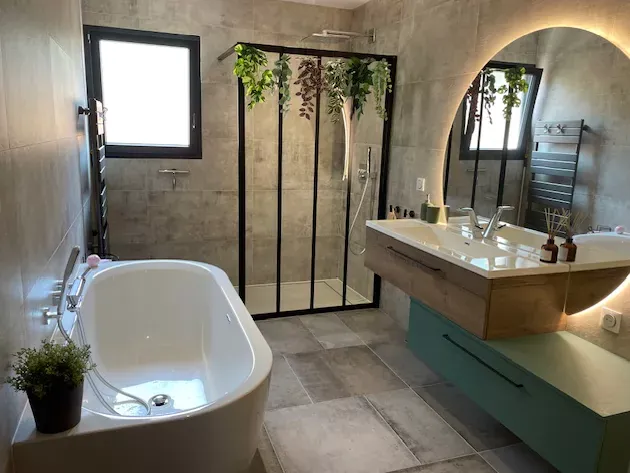 Villa moderne à construire à Berzé-la-Ville - 630 m² de terrain 