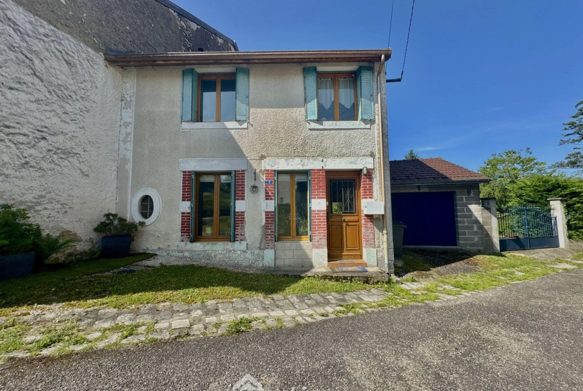 Maison 138 m² à Lacroix-sur-Meuse avec jardin, garage et proximité commerces 
