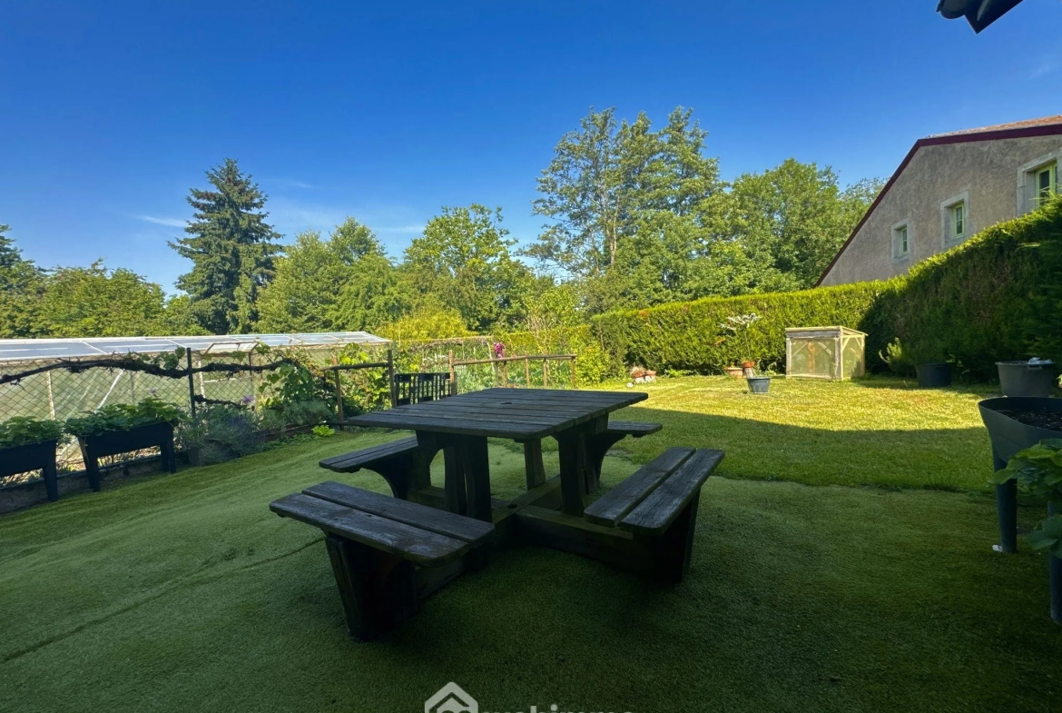 Maison 138 m² à Lacroix-sur-Meuse avec jardin, garage et proximité commerces 