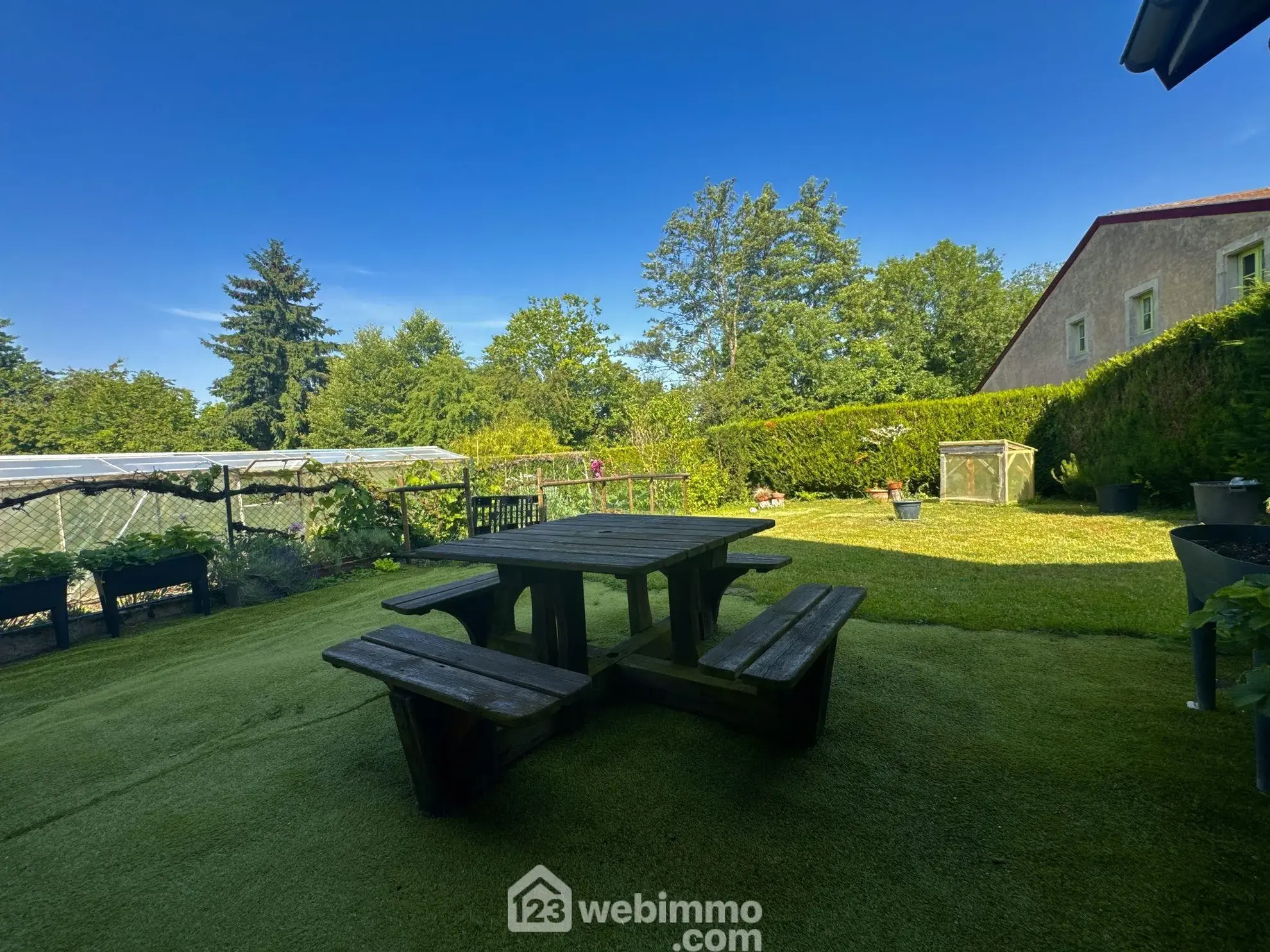 Maison 138 m² à Lacroix-sur-Meuse avec jardin, garage et proximité commerces 