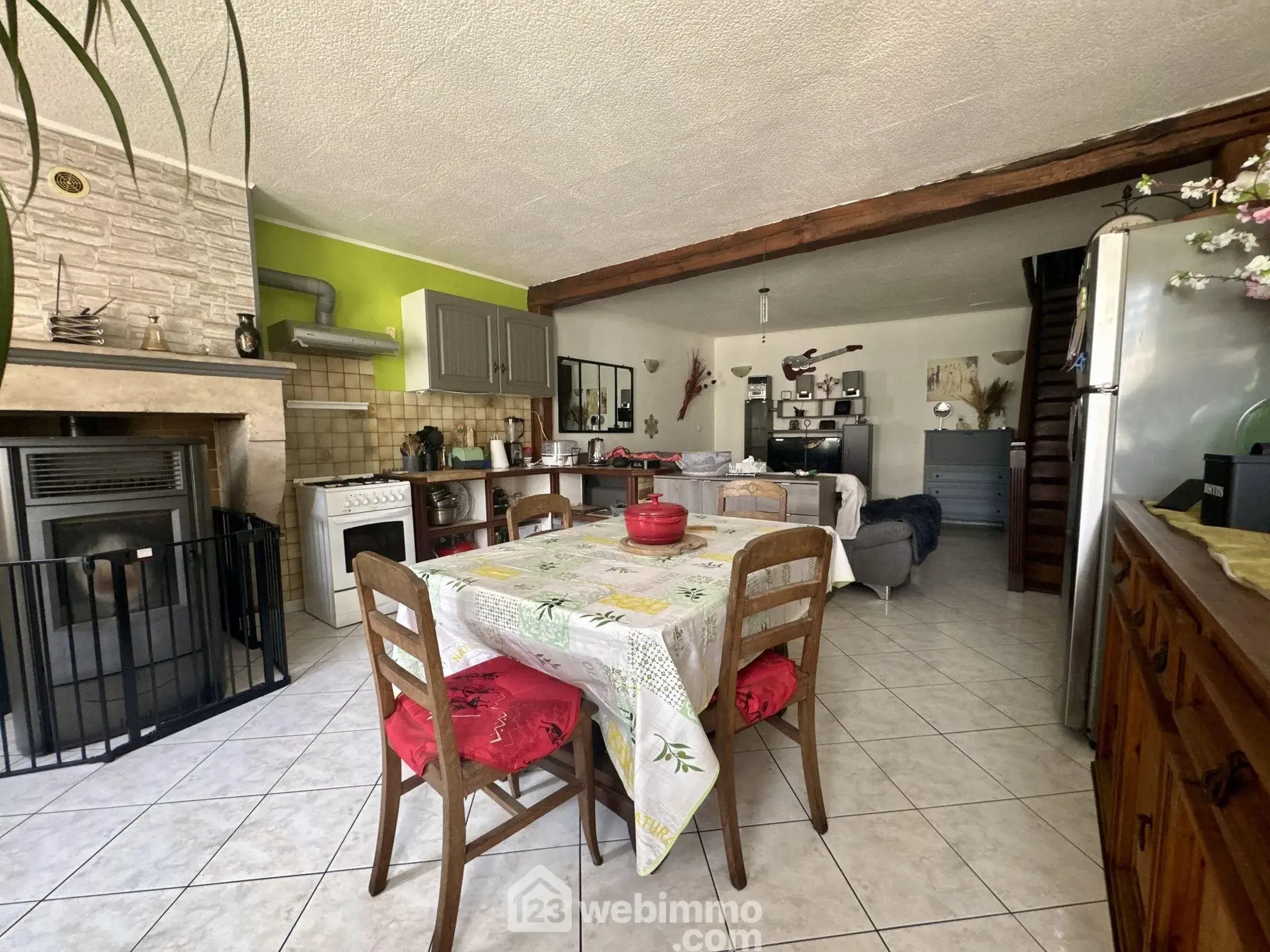 Maison 138 m² à Lacroix-sur-Meuse avec jardin, garage et proximité commerces 