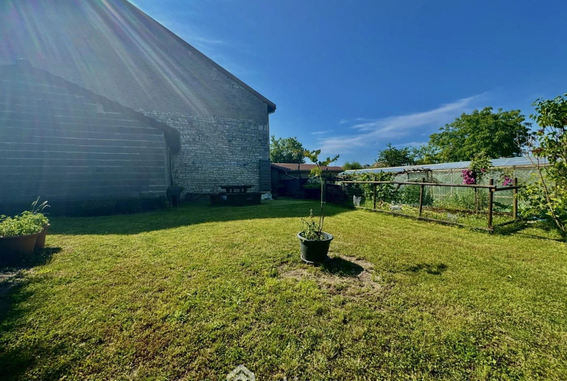 Maison 138 m² à Lacroix-sur-Meuse avec jardin, garage et proximité commerces 