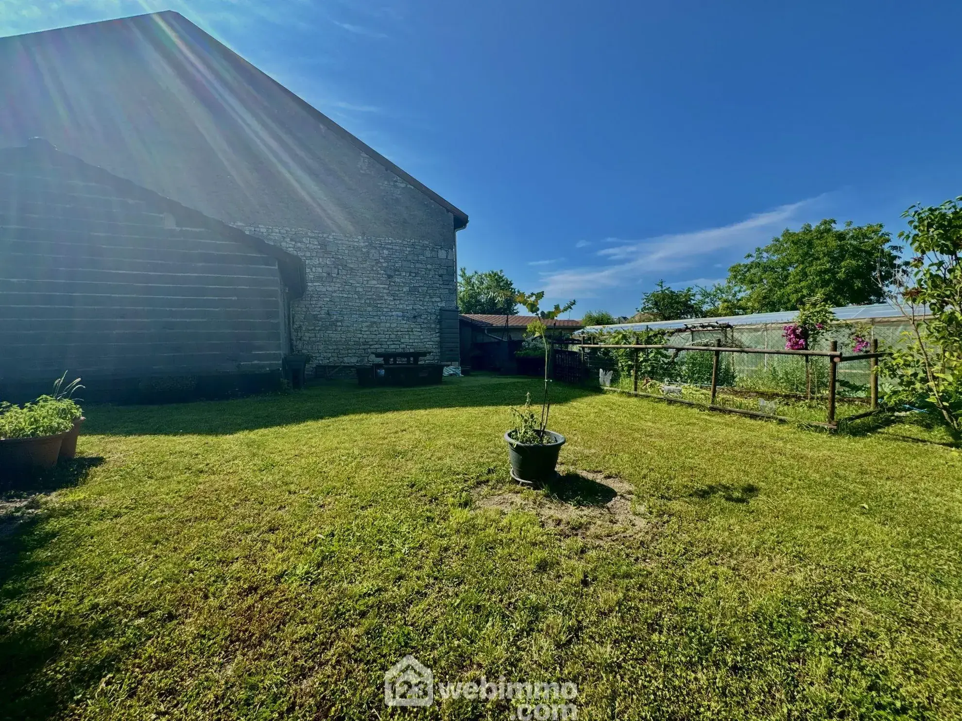 Maison 138 m² à Lacroix-sur-Meuse avec jardin, garage et proximité commerces 