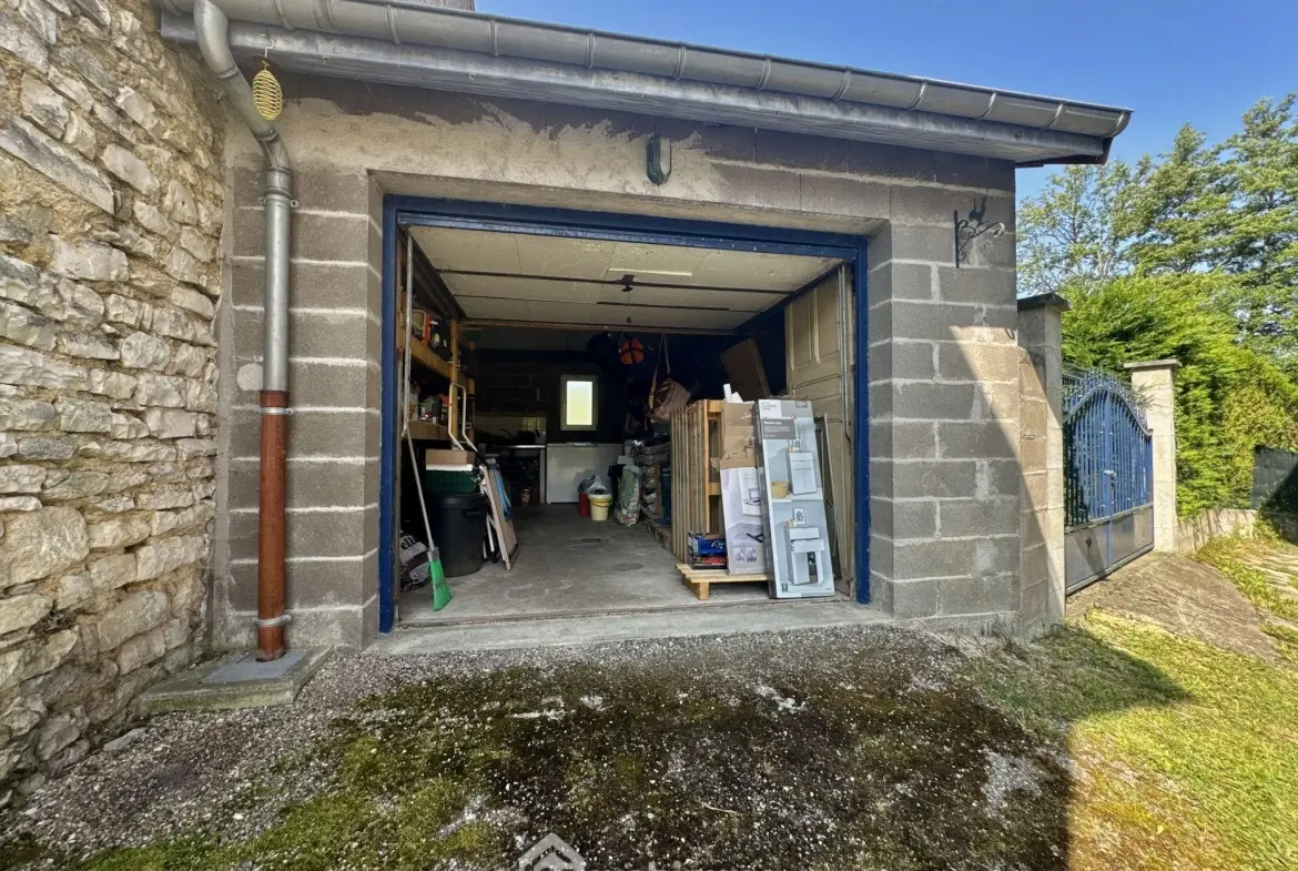 Maison 138 m² à Lacroix-sur-Meuse avec jardin, garage et proximité commerces 