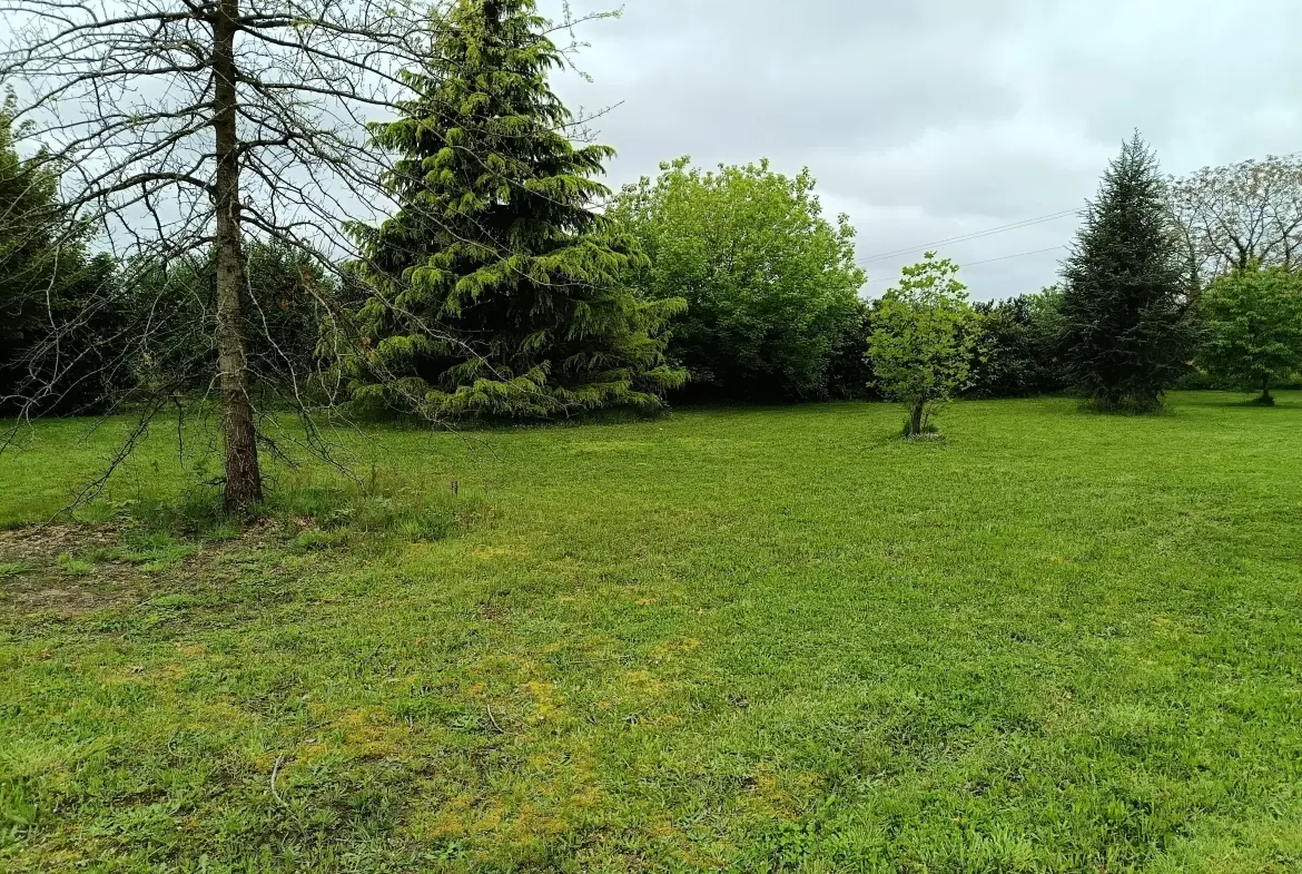 Parcelle de 1800 m² à Bergerac Est, terrain viabilisé à vendre 