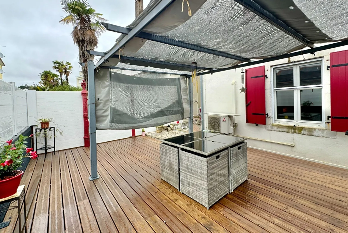 Appartement T2 bis avec terrasse à Artix, parking privé, proche commodités 