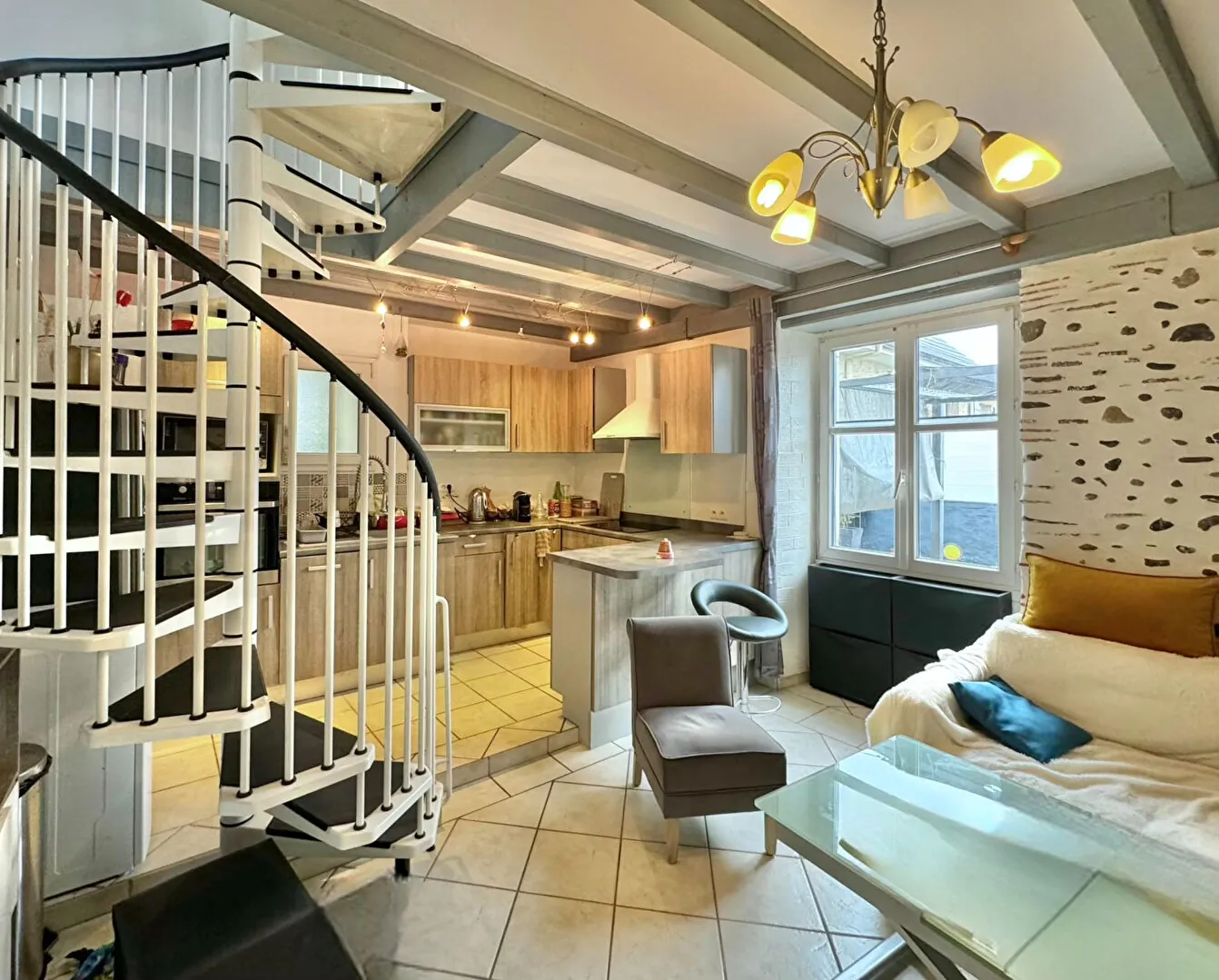 Appartement T2 bis avec terrasse à Artix, parking privé, proche commodités 