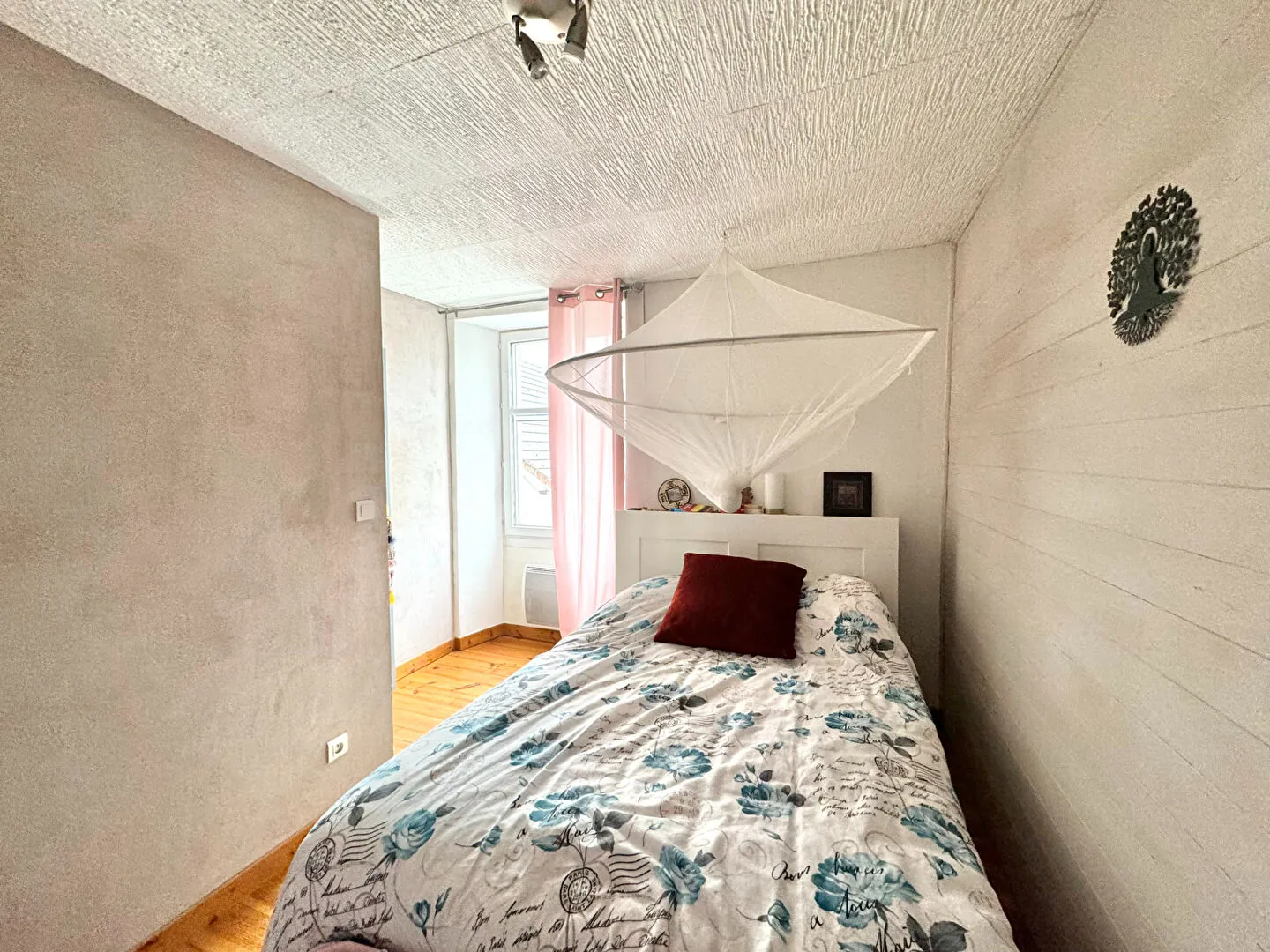 Appartement T2 bis avec terrasse à Artix, parking privé, proche commodités 