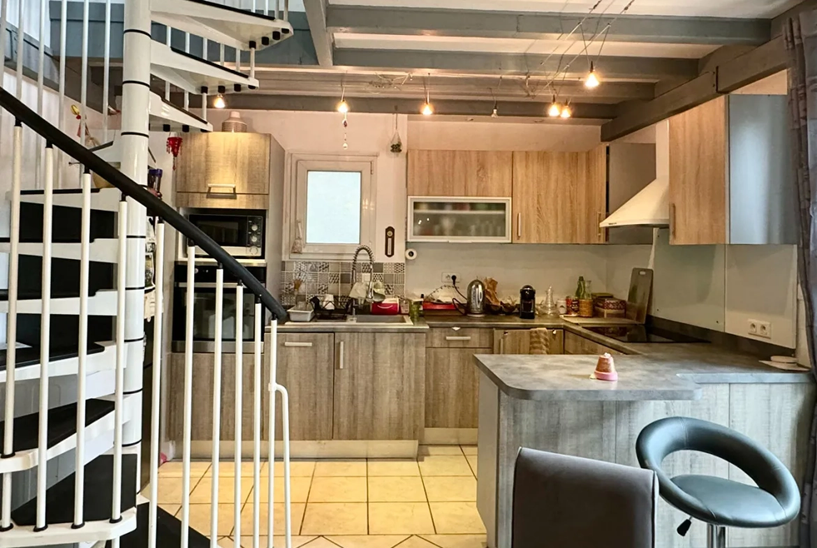 Appartement T2 bis avec terrasse à Artix, parking privé, proche commodités 