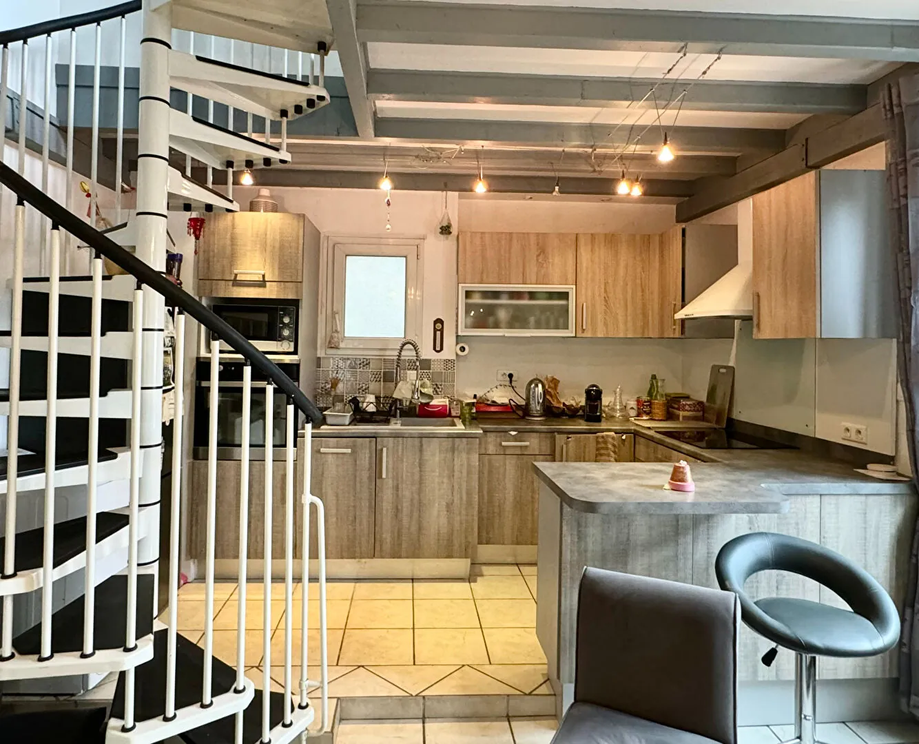 Appartement T2 bis avec terrasse à Artix, parking privé, proche commodités 