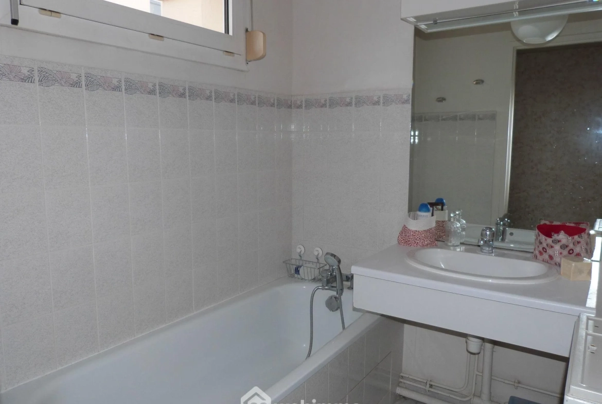 Appartement 92m² à Mont-Saint-Aignan avec balcon et parking en résidence sécurisée 