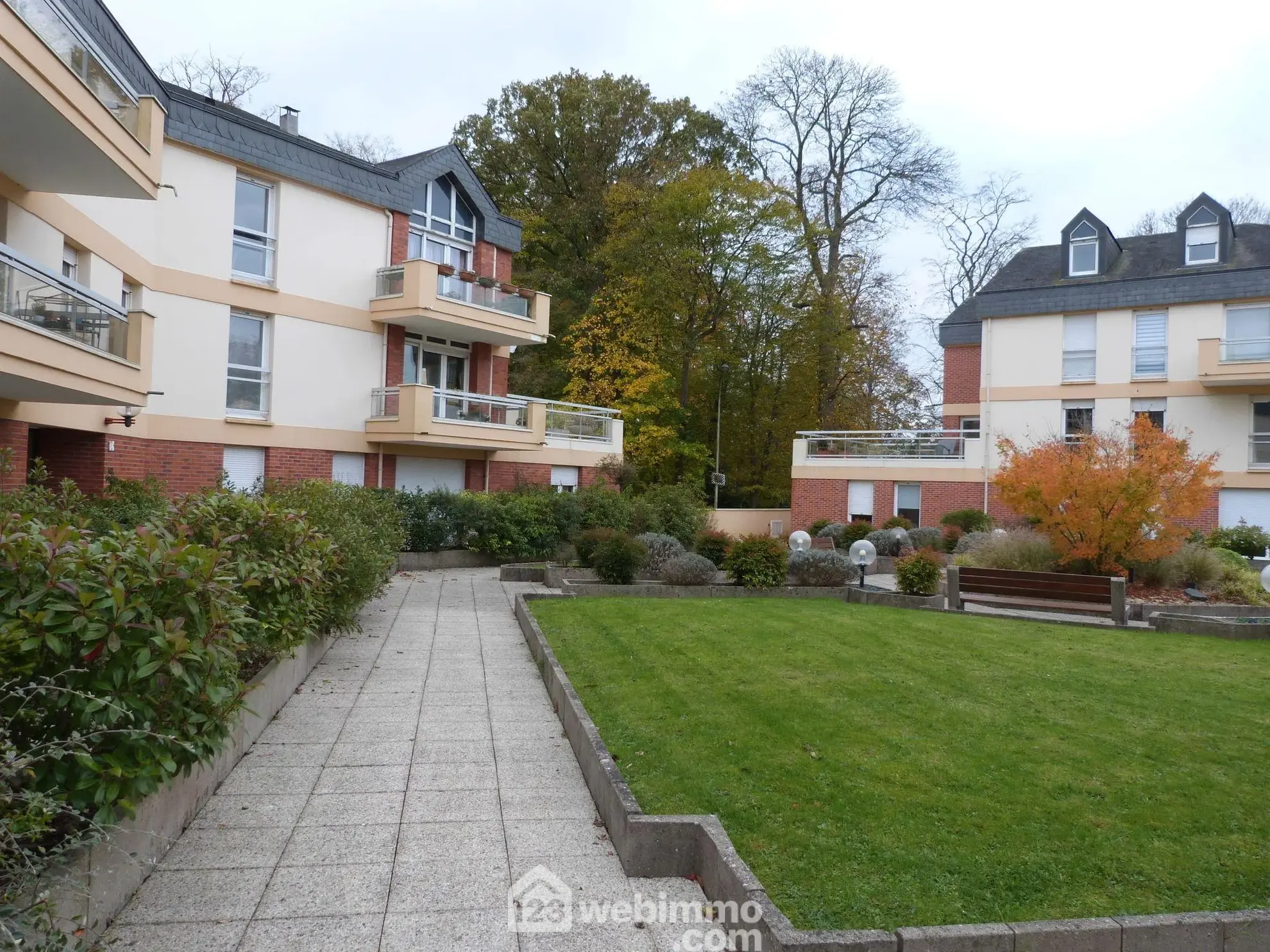 Appartement 92m² à Mont-Saint-Aignan avec balcon et parking en résidence sécurisée 