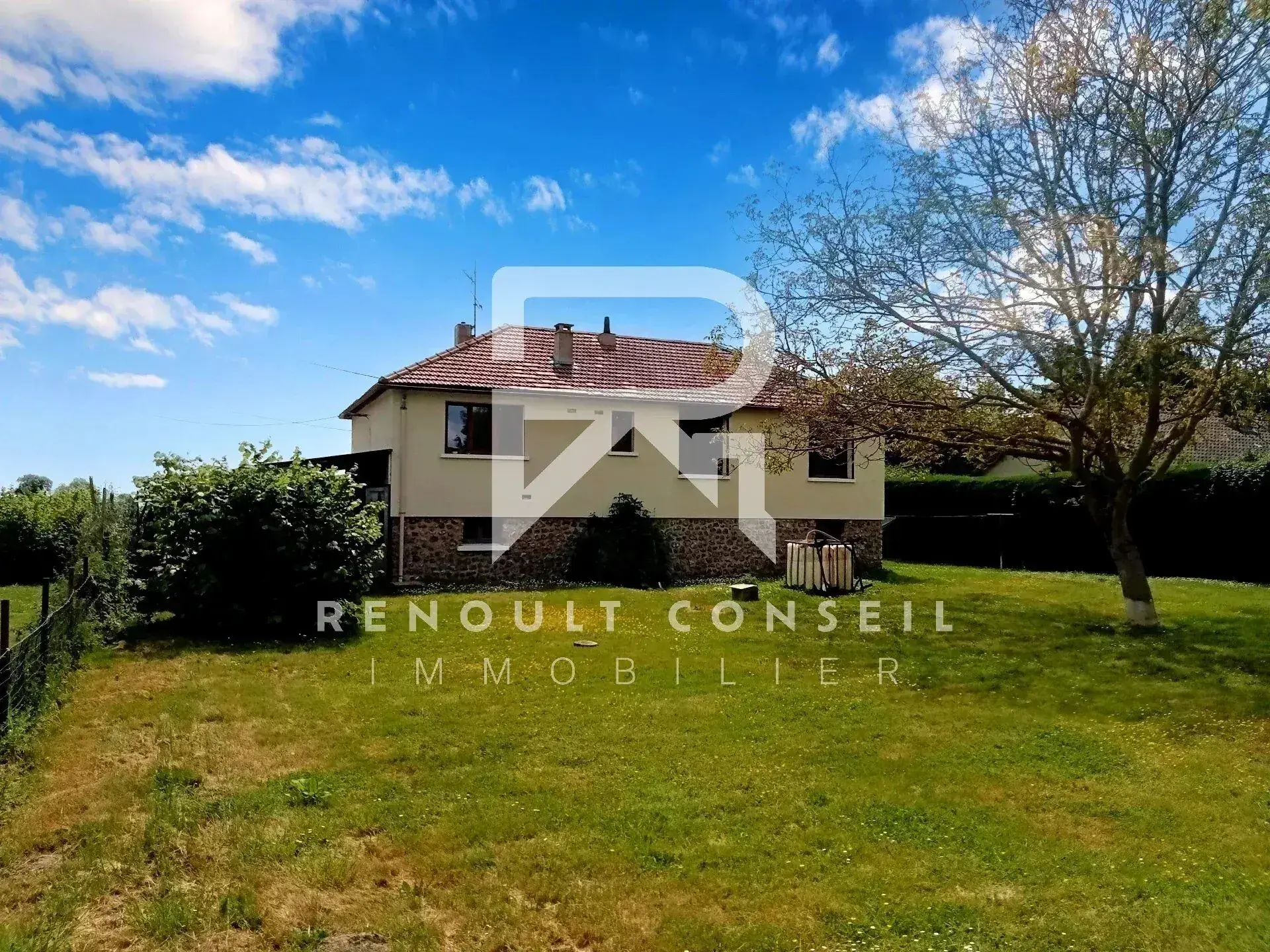 Maison à Au Noyer en Ouche - 75 m², 4 chambres, terrain clôturé, à rafraîchir 