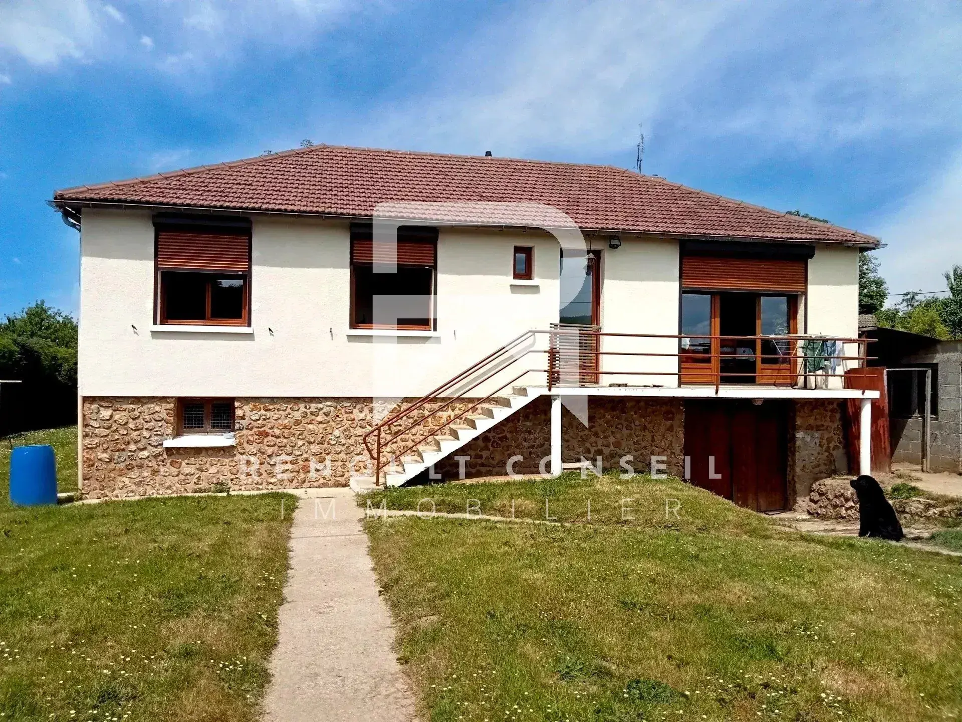 Maison à Au Noyer en Ouche - 75 m², 4 chambres, terrain clôturé, à rafraîchir 