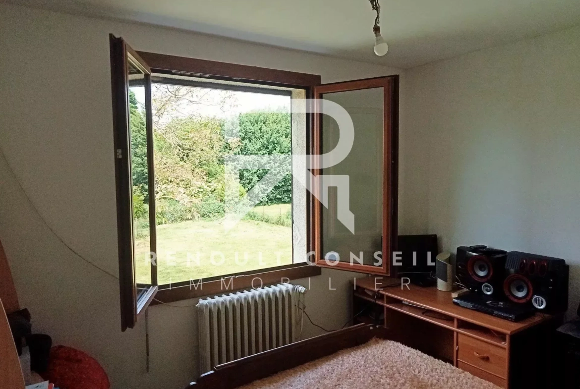 Maison à Au Noyer en Ouche - 75 m², 4 chambres, terrain clôturé, à rafraîchir 