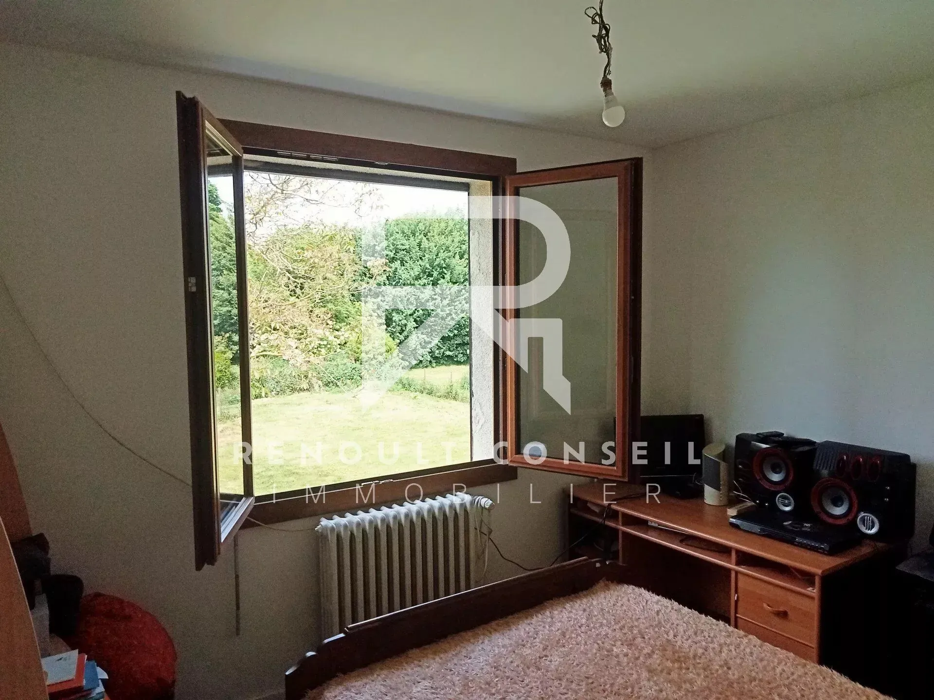Maison à Au Noyer en Ouche - 75 m², 4 chambres, terrain clôturé, à rafraîchir 