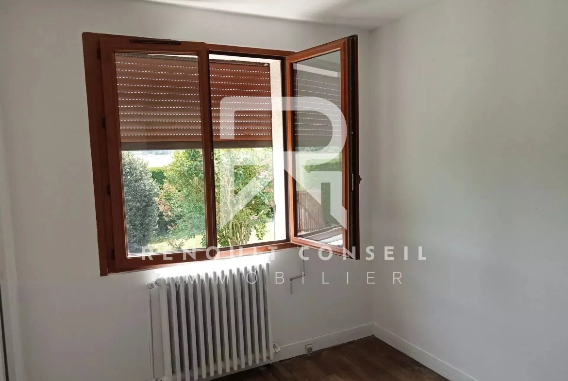 Maison à Au Noyer en Ouche - 75 m², 4 chambres, terrain clôturé, à rafraîchir 