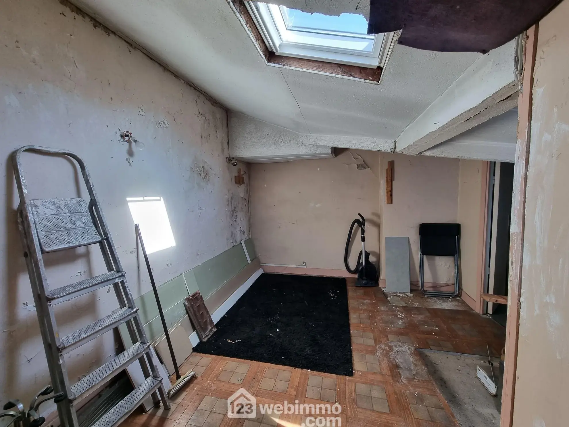 Appartement 2 pièces à vendre à Choisy-le-Roi – 21,34 m² à rénover 