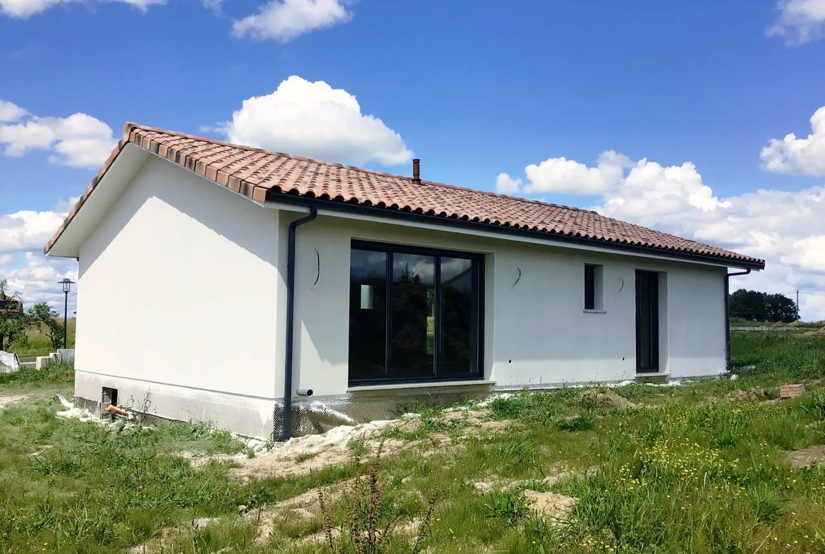 Maison neuve moderne à Saint-Germain-Lembron avec 3 chambres et faible consommation énergétique 