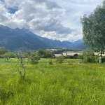 Terrain constructible de 472 m² à Risoul avec vue imprenable et accès facilité