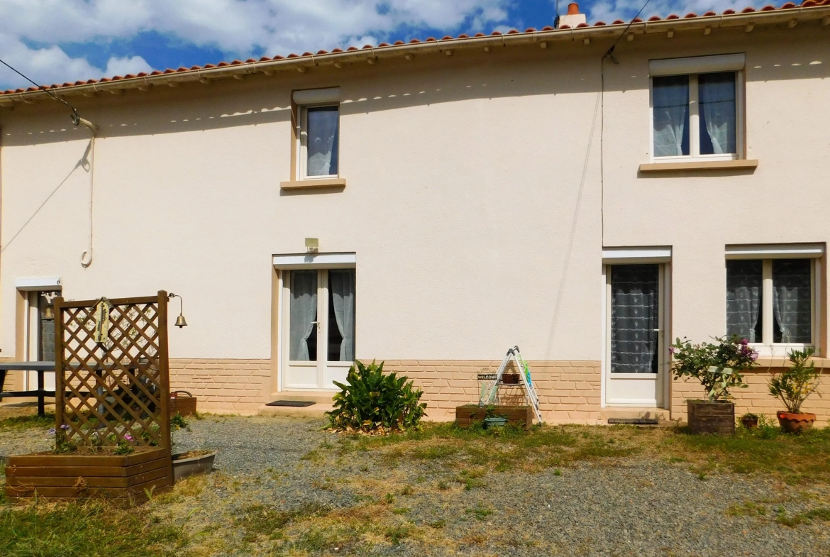 Maison de 140 m² à Chantonnay avec jardin, garage et potentiel de rénovation 