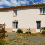 Maison de 140 m² à Chantonnay avec jardin, garage et potentiel de rénovation