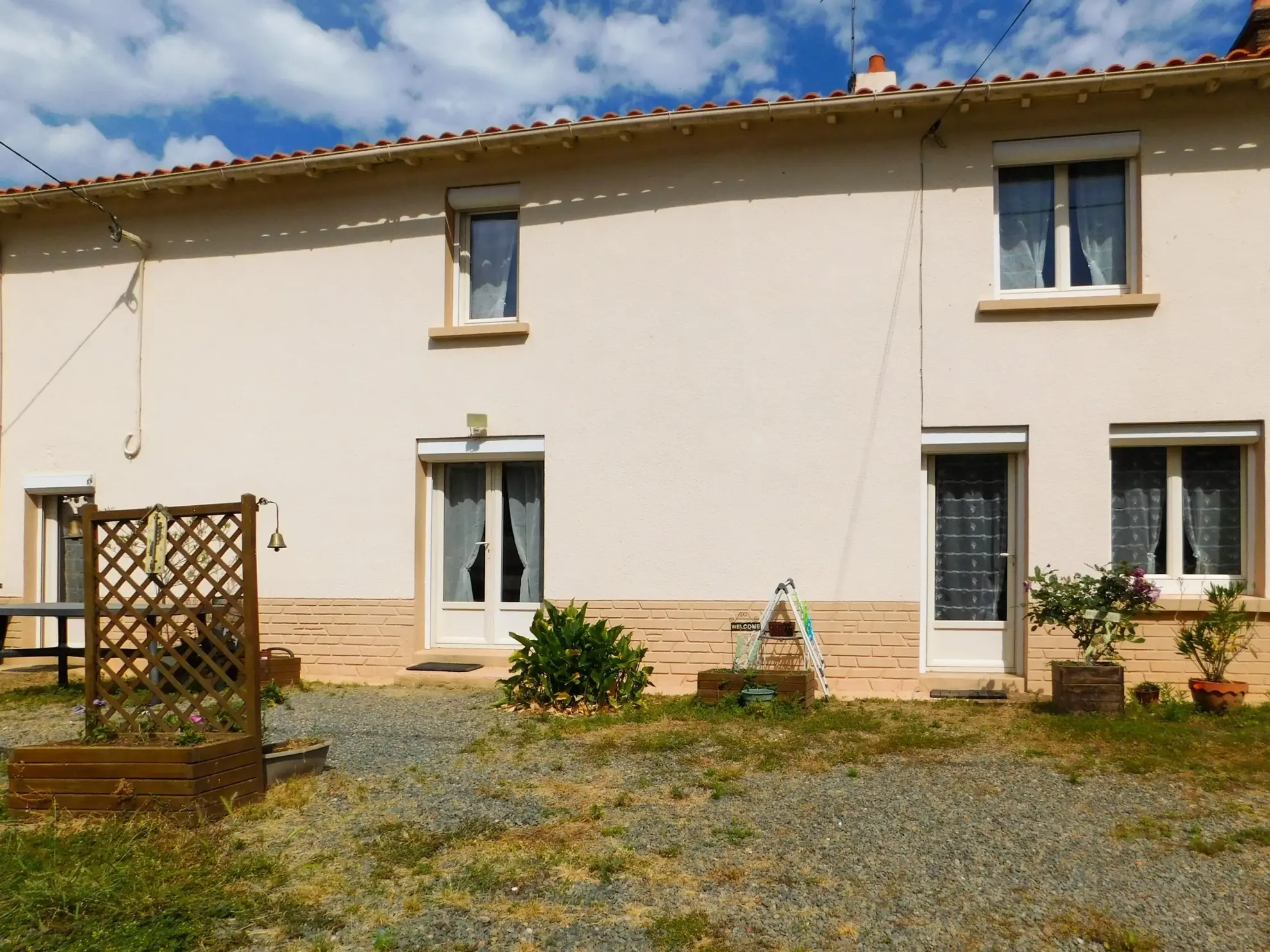 Maison de 140 m² à Chantonnay avec jardin, garage et potentiel de rénovation 