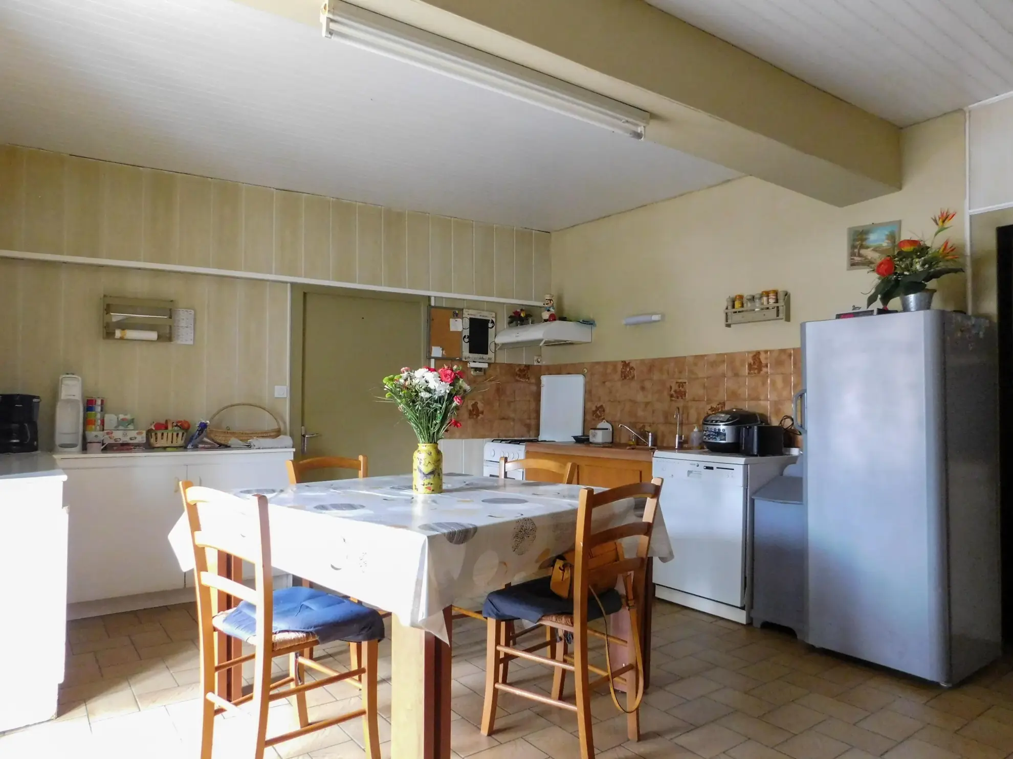 Maison de 140 m² à Chantonnay avec jardin, garage et potentiel de rénovation 