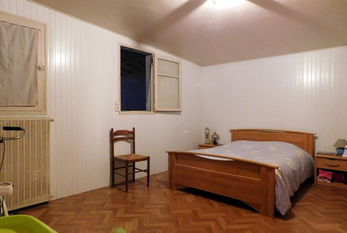 Maison de 140 m² à Chantonnay avec jardin, garage et potentiel de rénovation 