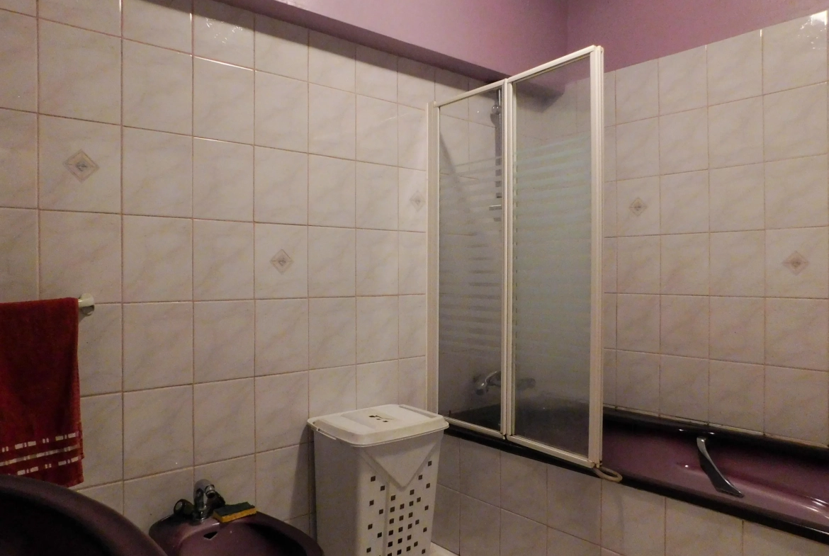 Maison de 140 m² à Chantonnay avec jardin, garage et potentiel de rénovation 