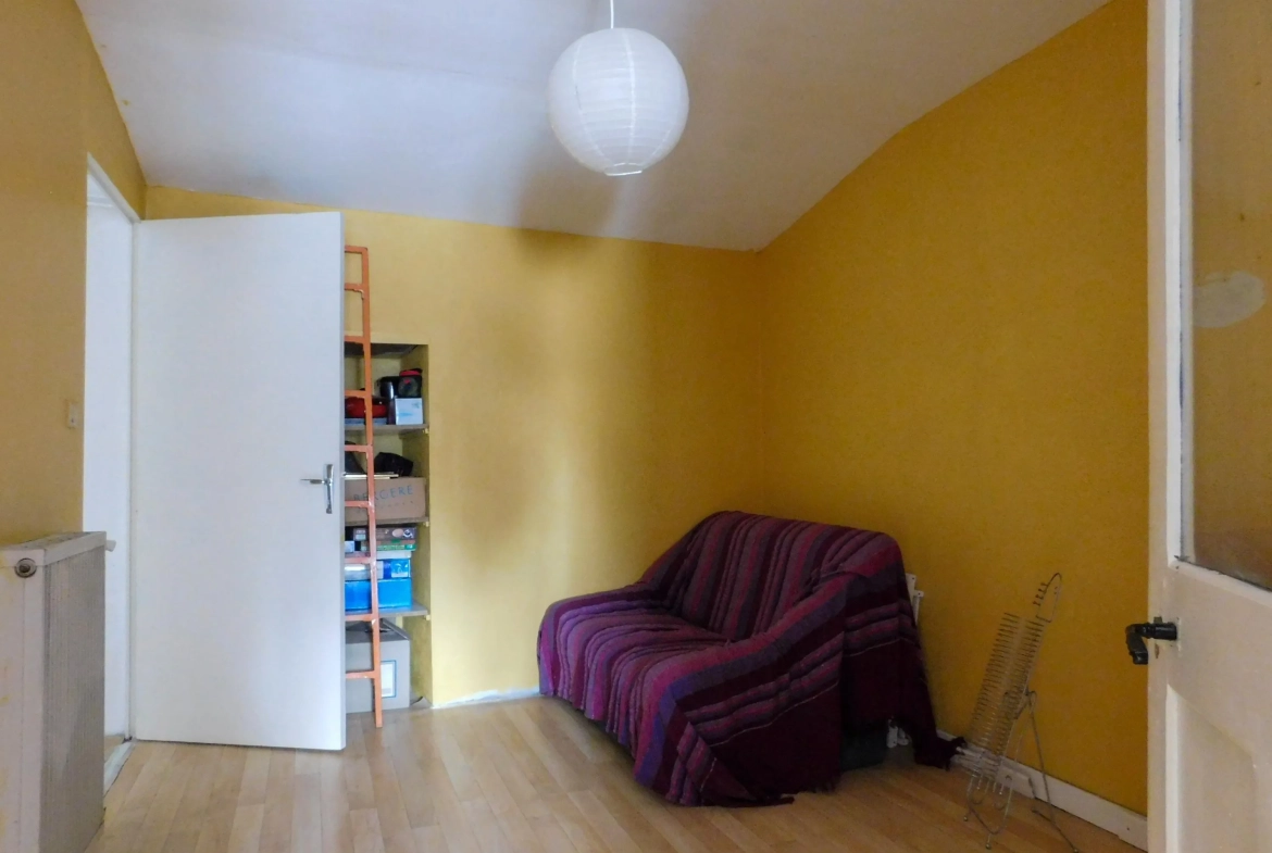 Maison de 140 m² à Chantonnay avec jardin, garage et potentiel de rénovation 