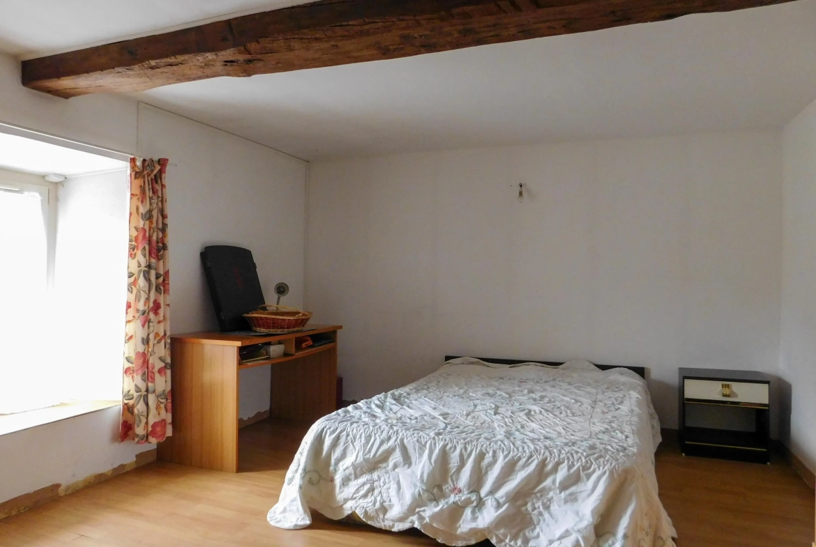 Maison de 140 m² à Chantonnay avec jardin, garage et potentiel de rénovation 