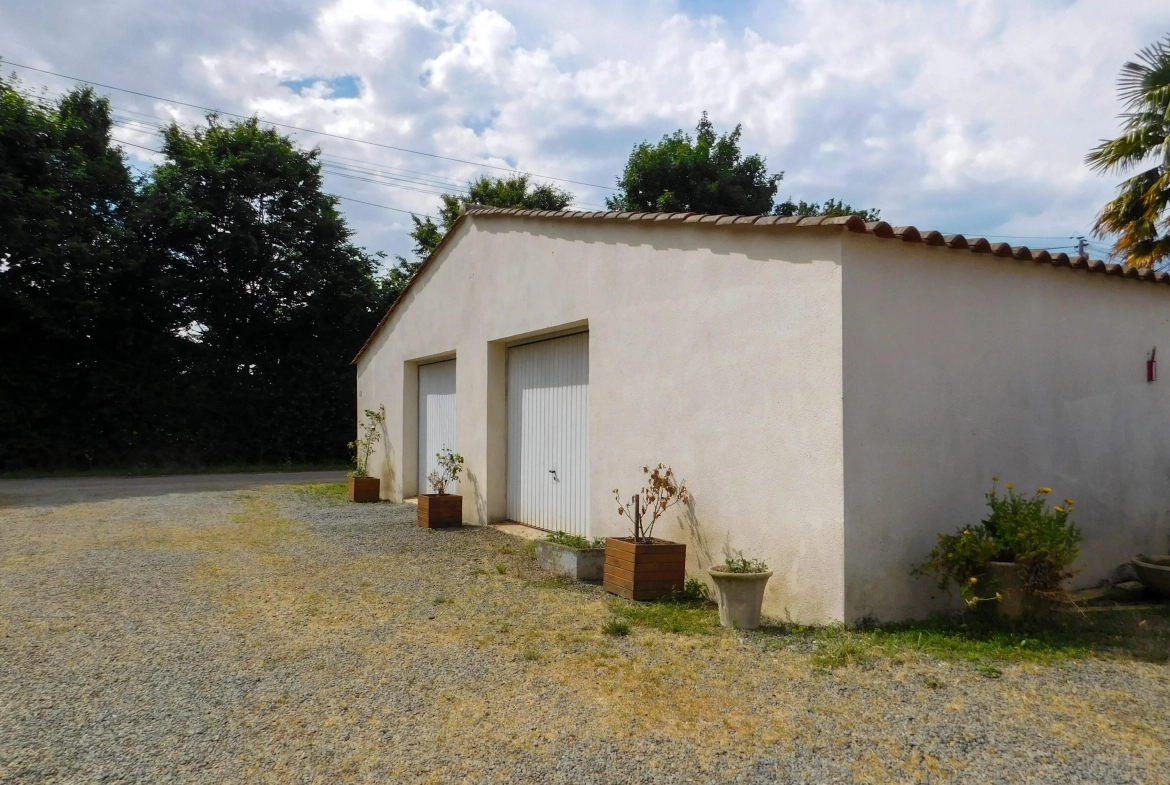 Maison de 140 m² à Chantonnay avec jardin, garage et potentiel de rénovation 