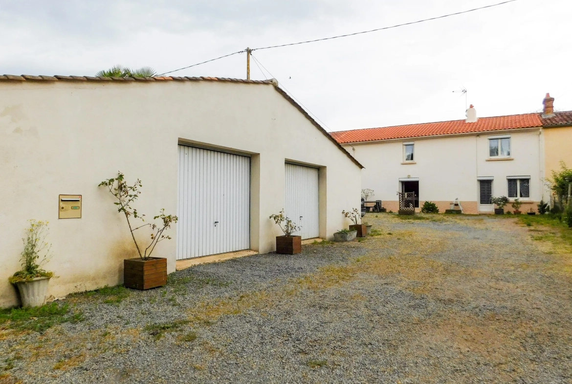 Maison de 140 m² à Chantonnay avec jardin, garage et potentiel de rénovation 