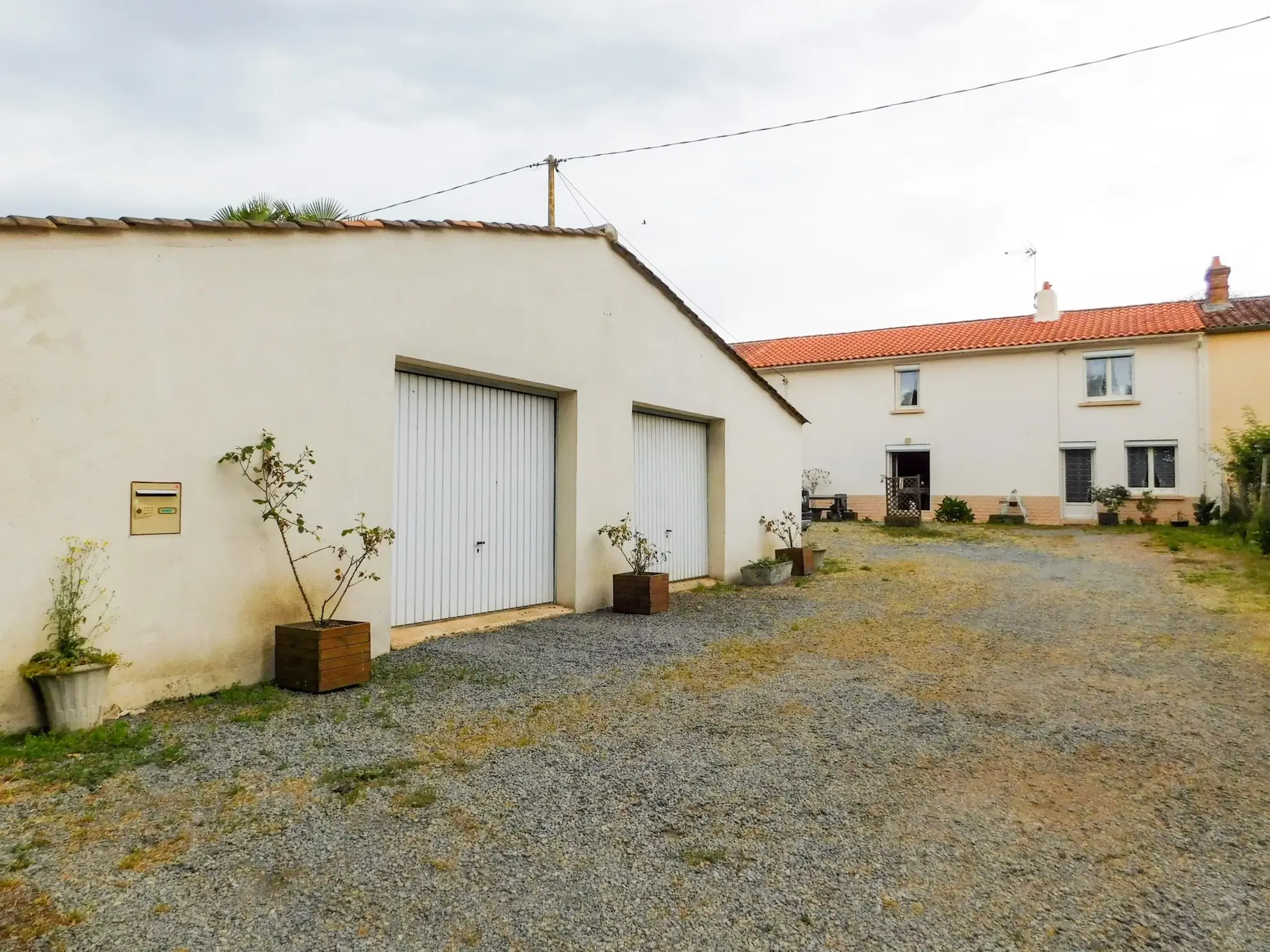 Maison de 140 m² à Chantonnay avec jardin, garage et potentiel de rénovation 