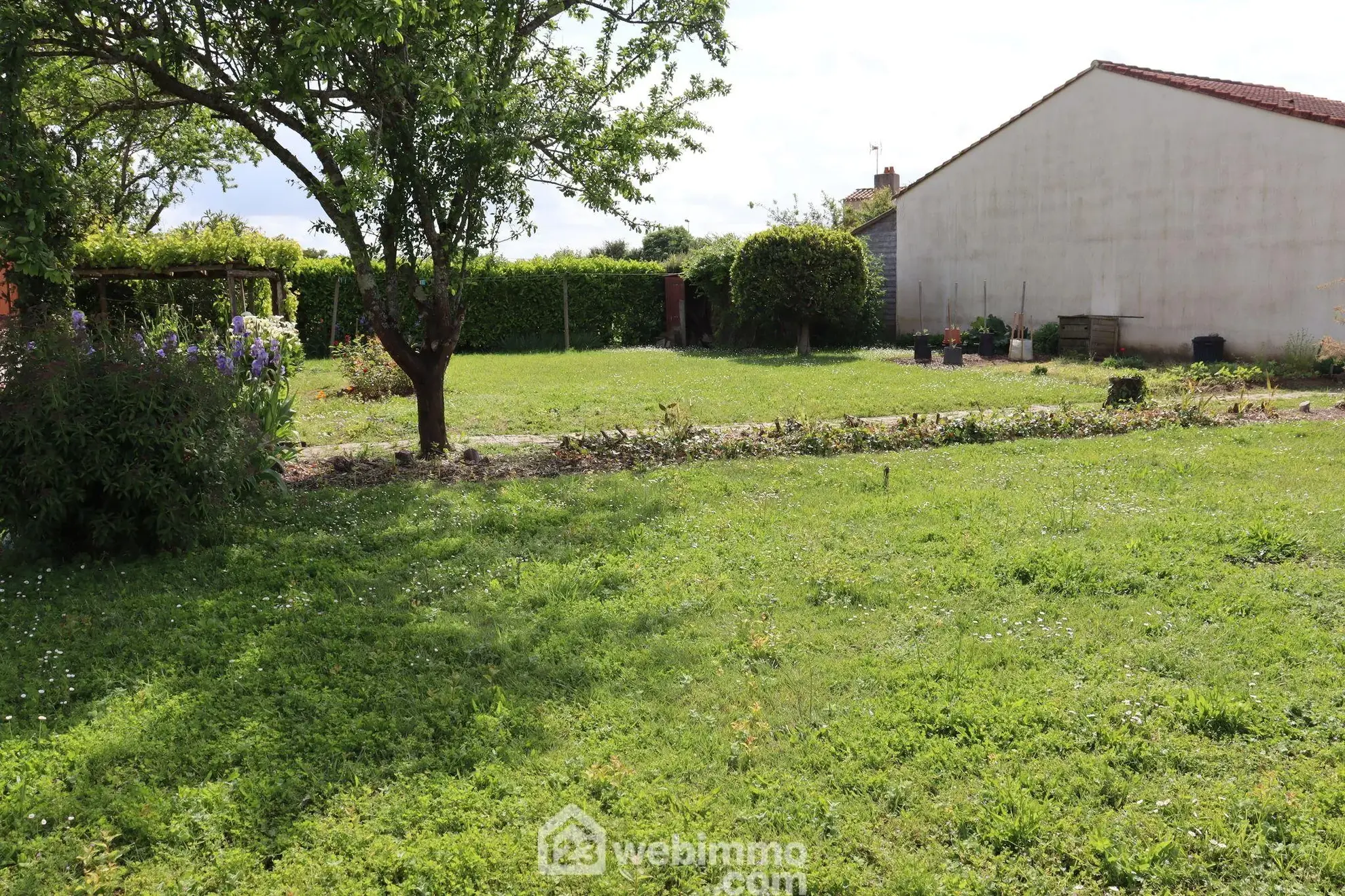 Terrain à bâtir de 416 m² à Saint-Vincent-sur-Jard, proche mer et nature 