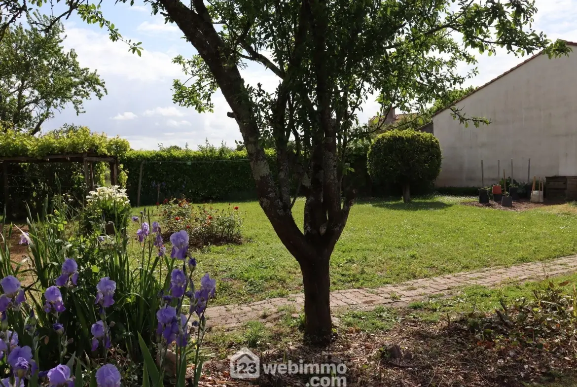Terrain à bâtir de 416 m² à Saint-Vincent-sur-Jard, proche mer et nature 