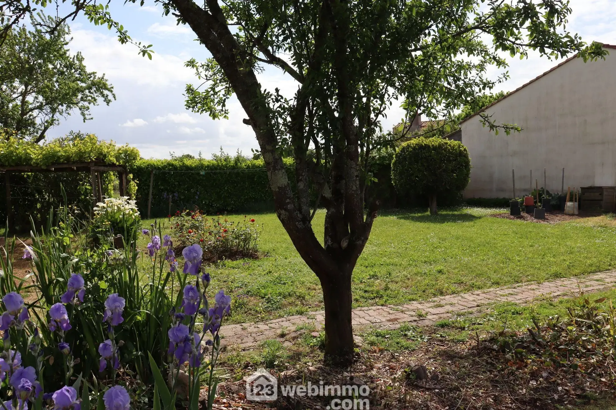 Terrain à bâtir de 416 m² à Saint-Vincent-sur-Jard, proche mer et nature 