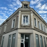 Immeuble de 214 m² avec local commercial et appartement à Bruyères-et-Montbérault