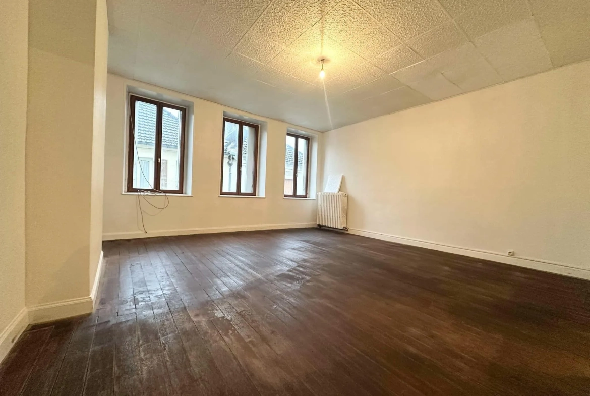 Immeuble de 214 m² avec local commercial et appartement à Bruyères-et-Montbérault 