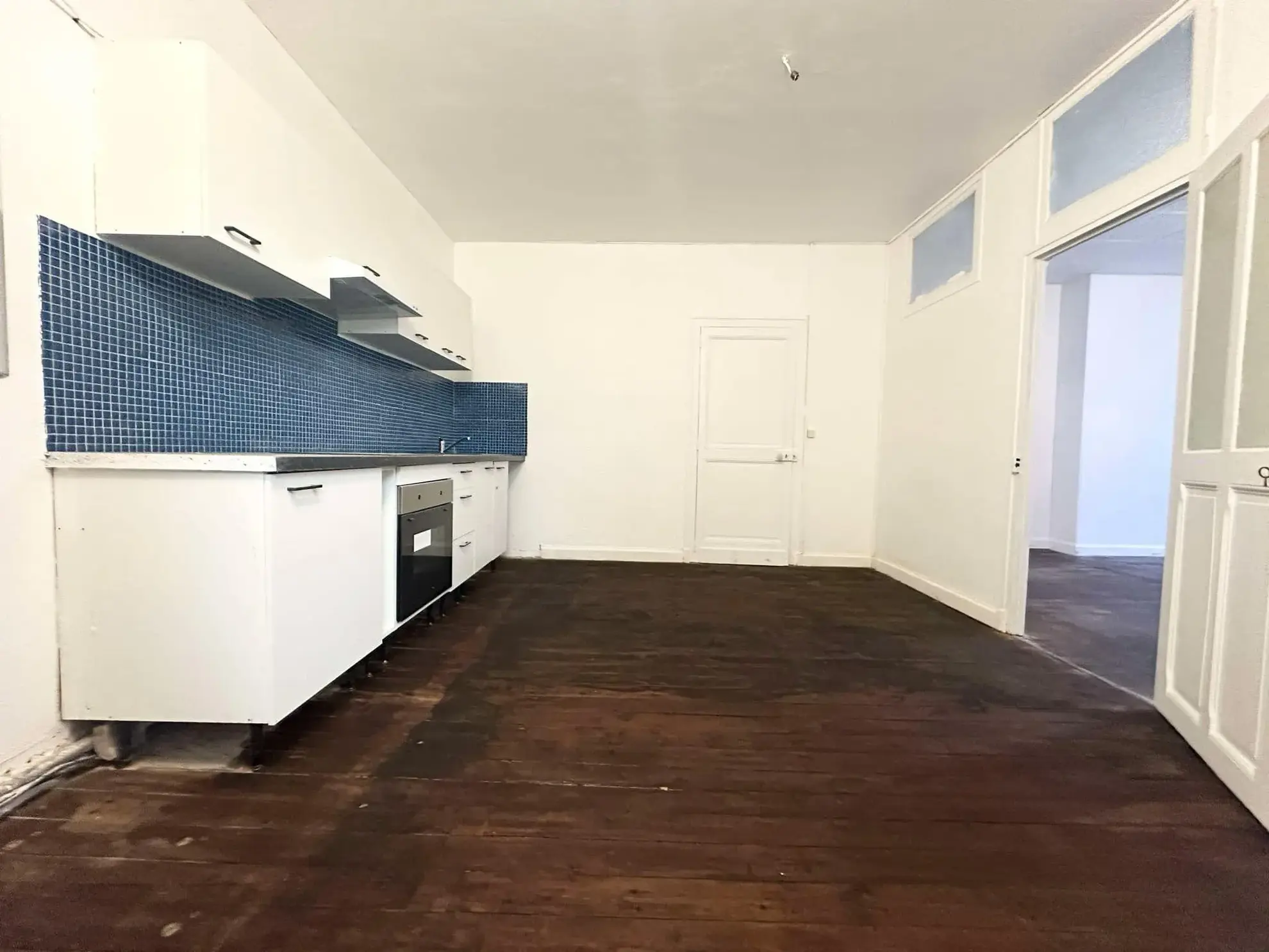 Immeuble de 214 m² avec local commercial et appartement à Bruyères-et-Montbérault 