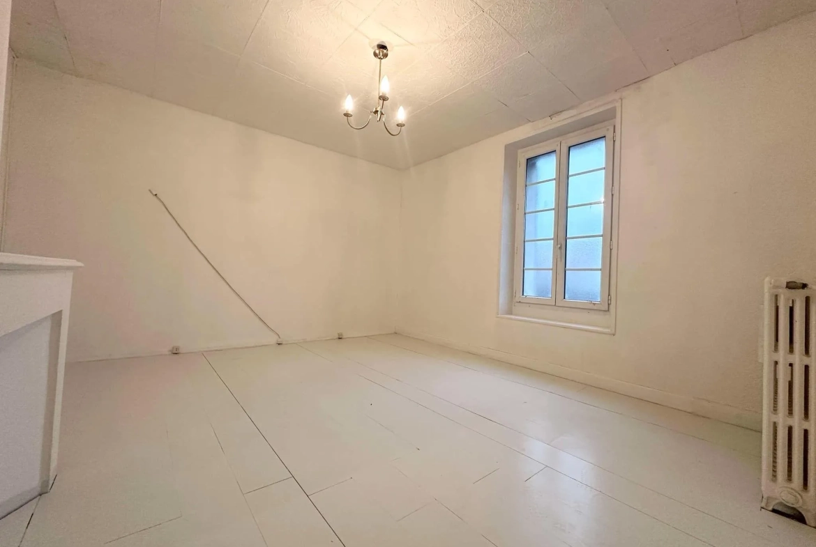 Immeuble de 214 m² avec local commercial et appartement à Bruyères-et-Montbérault 