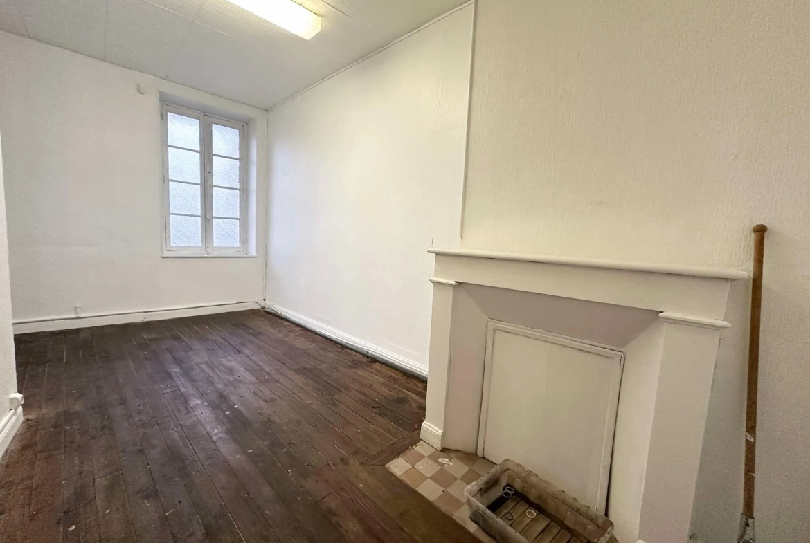 Immeuble de 214 m² avec local commercial et appartement à Bruyères-et-Montbérault 
